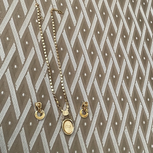 Necklace with clip earrings set - Picture 2 of 3